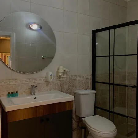 Vira 酒店 Eskiomerler